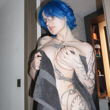  Nude