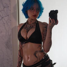  Nude
