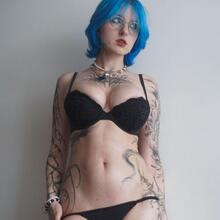  Nude