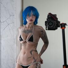  Nude
