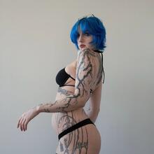  Nude