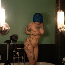  Nude