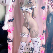  Nude