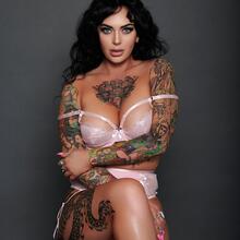  Nude