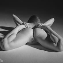  Nude