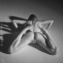  Nude