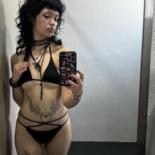  Nude