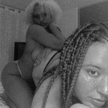  Nude