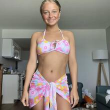  Nude