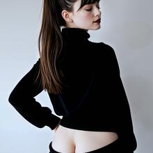  Nude