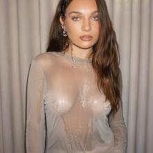  Nude