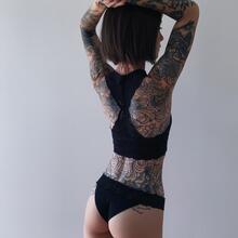  Nude