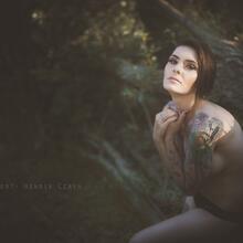  Nude