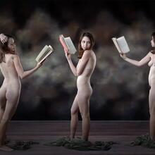  Nude