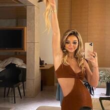  Nude