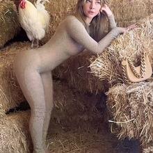  Nude