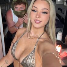  Nude