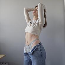  Nude