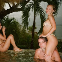  Nude