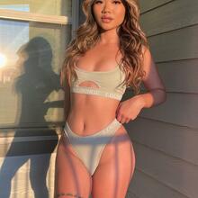  Nude