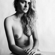  Nude