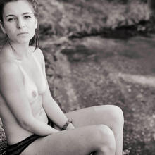  Nude