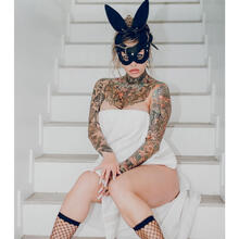  Nude