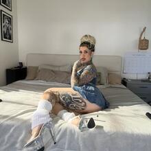  Nude