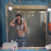  Nude