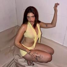 Nude