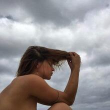  Nude