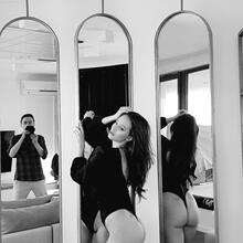  Nude