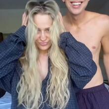  Nude