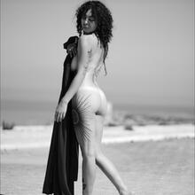  Nude