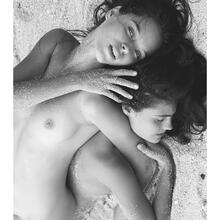  Nude