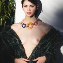  Nude