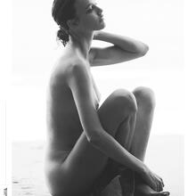  Nude