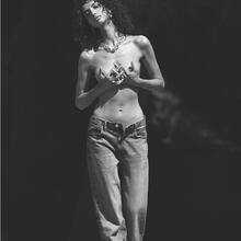  Nude