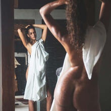  Nude