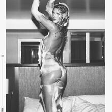  Nude