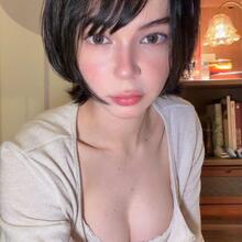  Nude
