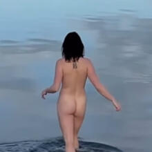  Nude