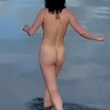  Nude