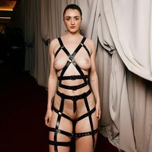  Nude