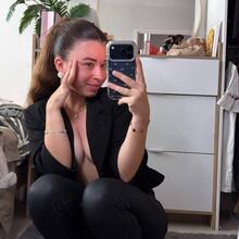  Nude