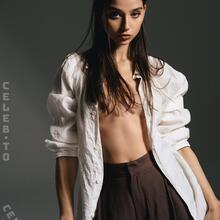  Nude