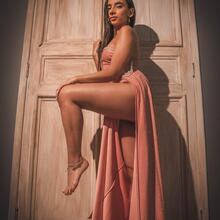  Nude