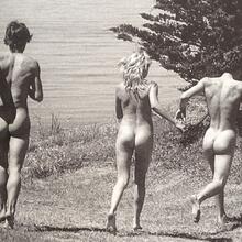  Nude