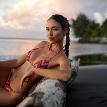  Nude