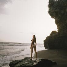  Nude